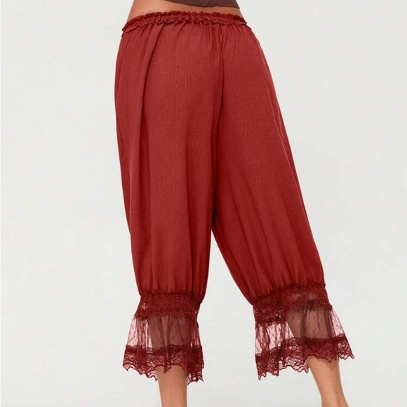 Red Lace Trimmed Capris with Elastic Waistband - Picture 4 of 8